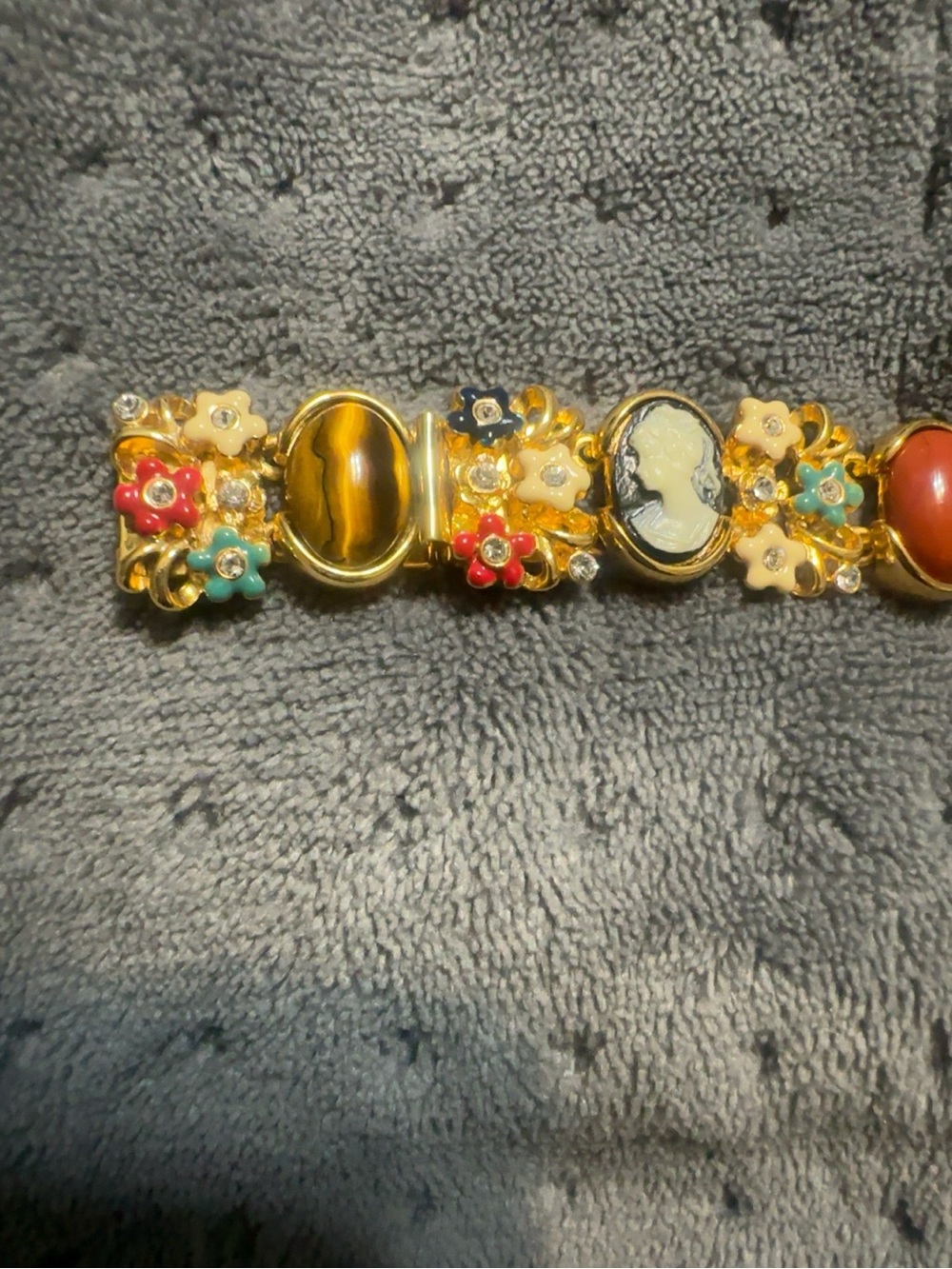 Camrose & Kross JBK Cameo Floral Bracelet Gold Tone Rhinestone Enamel - Picture 4 of 5